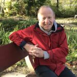 Dr. Weiss im Schulgarten des BG Bachgasse.