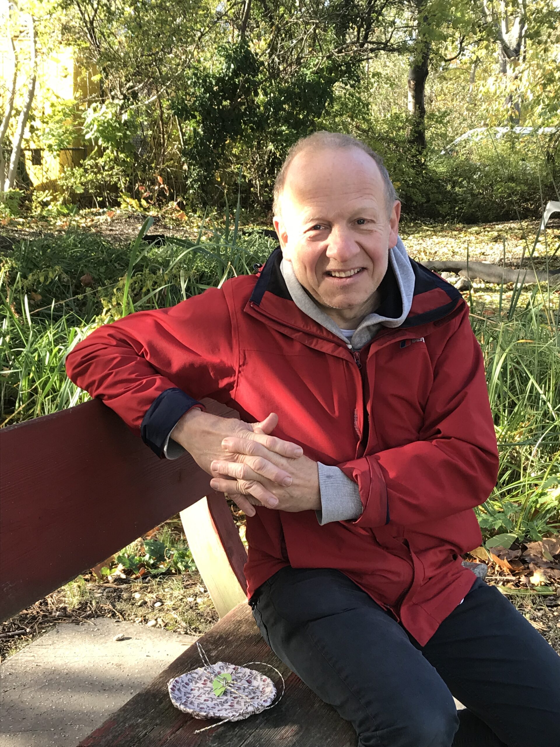 Dr. Weiss im Schulgarten des BG Bachgasse.